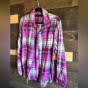 Women’s flannel button up shirt large preworn